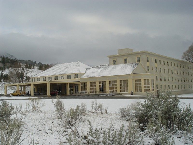 Mammoth Hot Springs Hotel Exterior photo