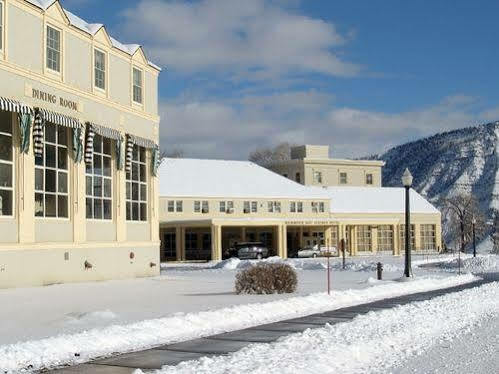 Mammoth Hot Springs Hotel Exterior photo